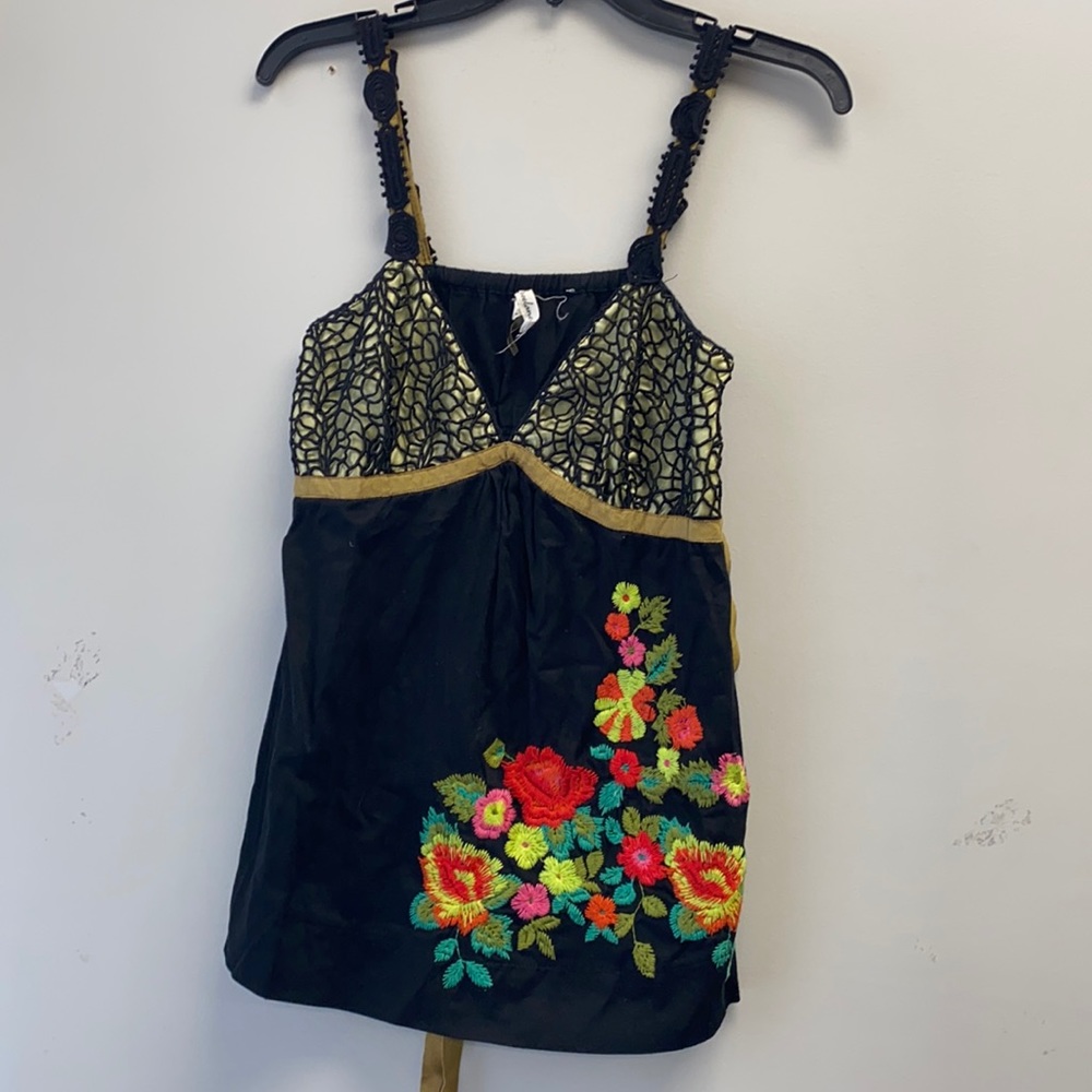 Freelance floral embroidered tank top medium Y2K